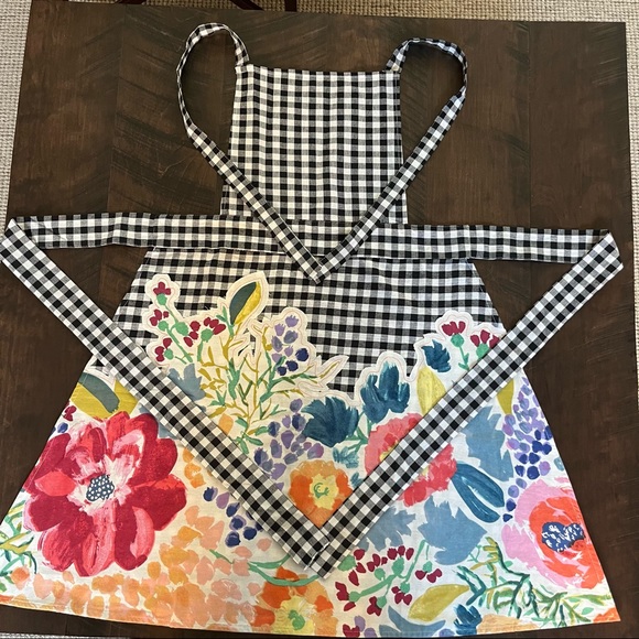 Accessories - Women’s Halter Apron. Gingham/Flower Print.